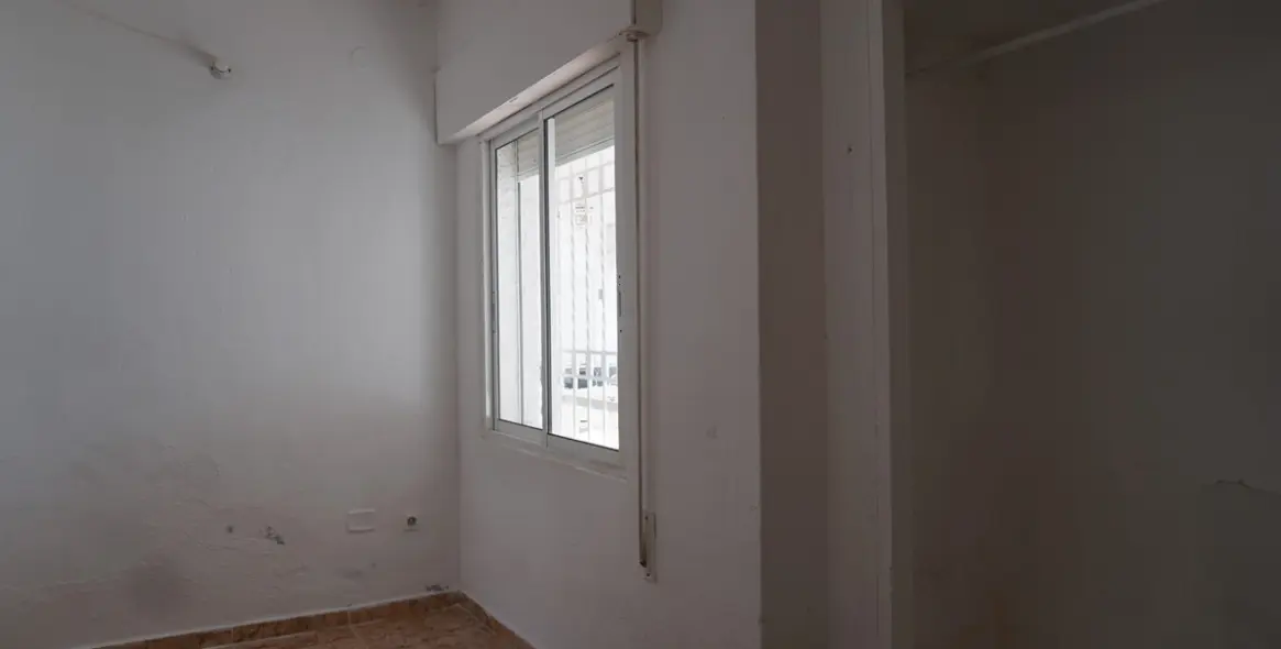 Sale of detached villa in Caleta de Vélez 25