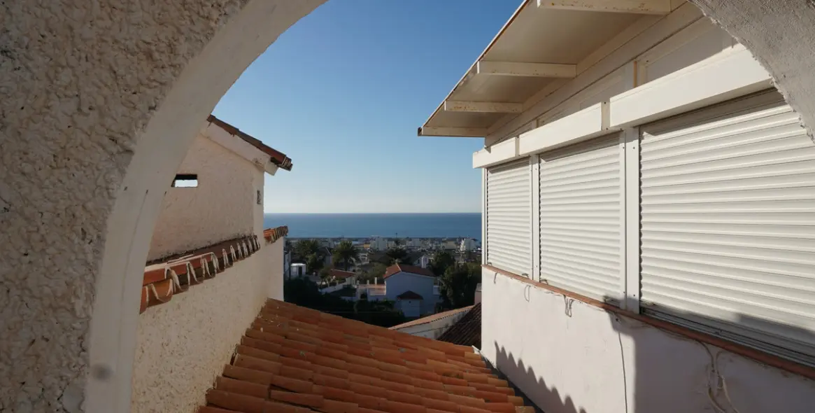 Sale of detached villa in Caleta de Vélez 27
