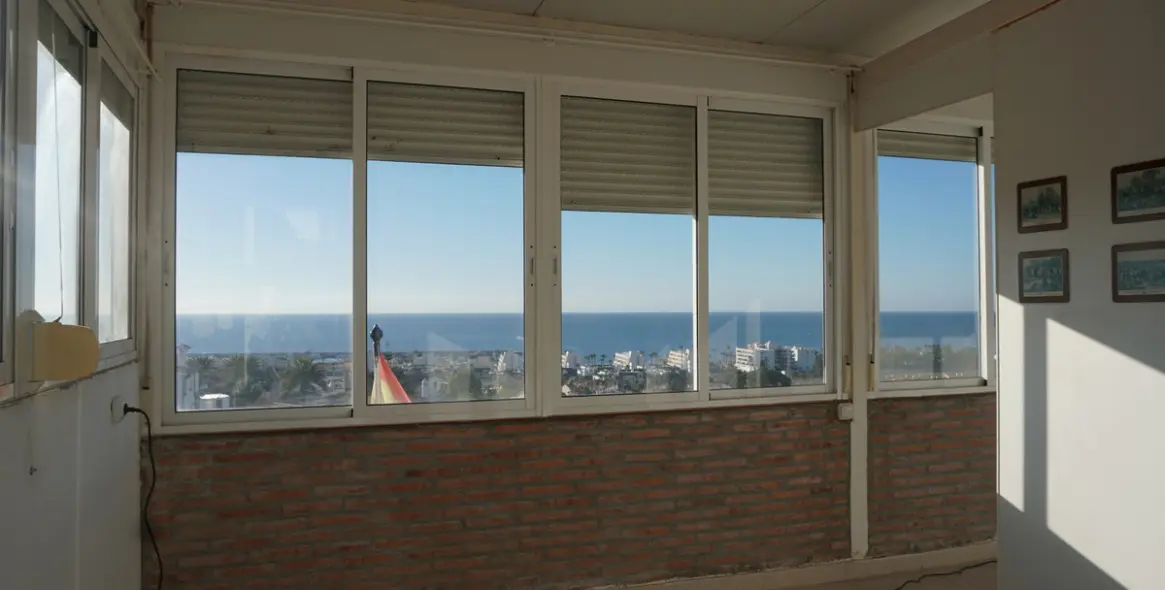 Sale of detached villa in Caleta de Vélez 33