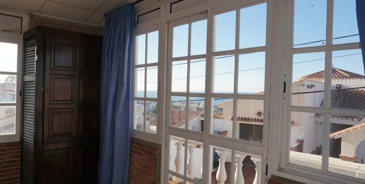 Sale of detached villa in Caleta de Vélez 38