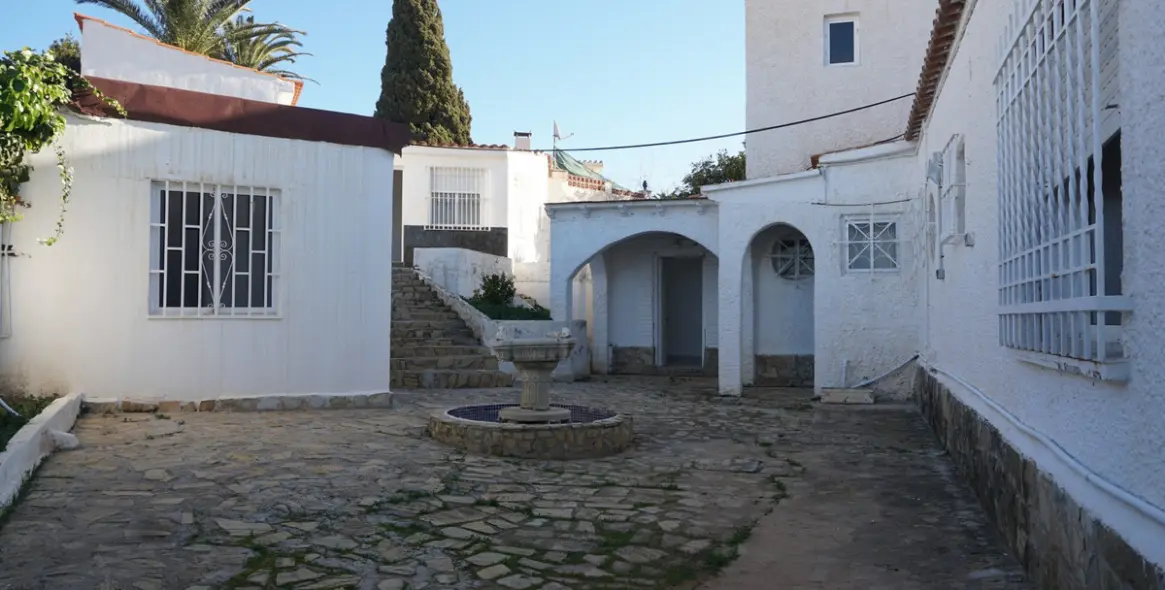Sale of detached villa in Caleta de Vélez 39