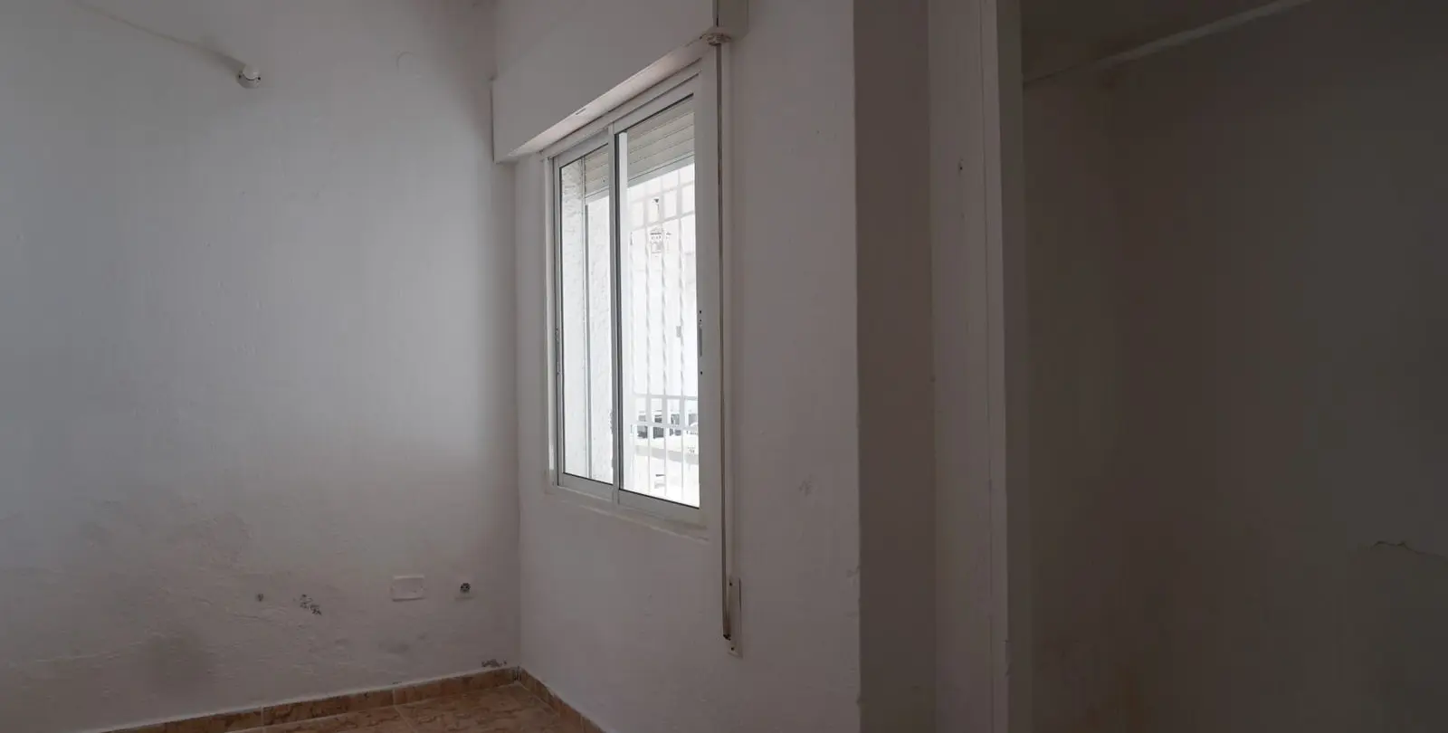 Sale of detached villa in Caleta de Vélez 25