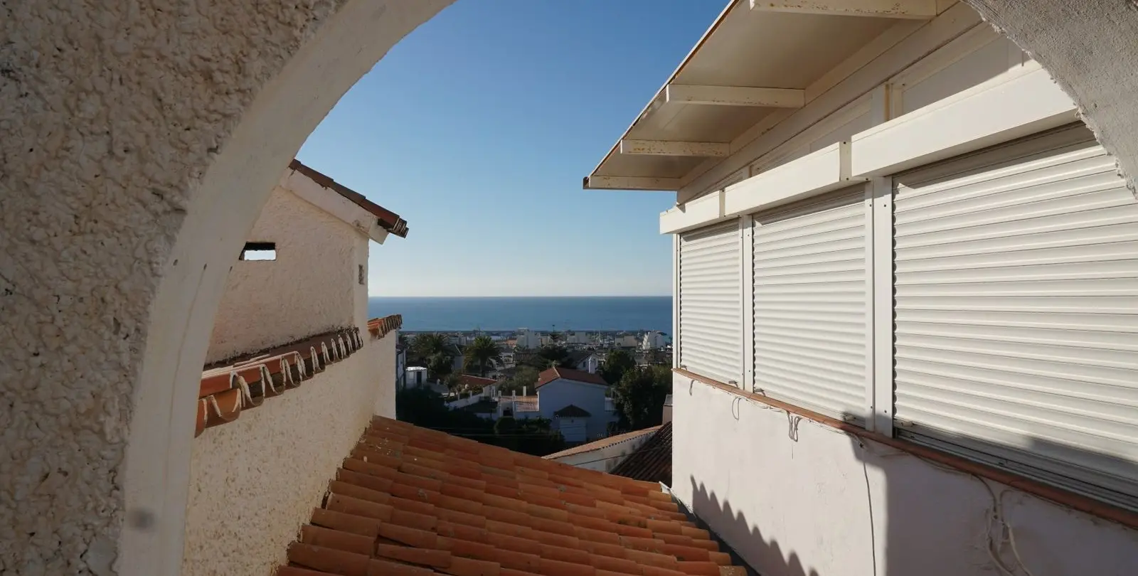 Sale of detached villa in Caleta de Vélez 27
