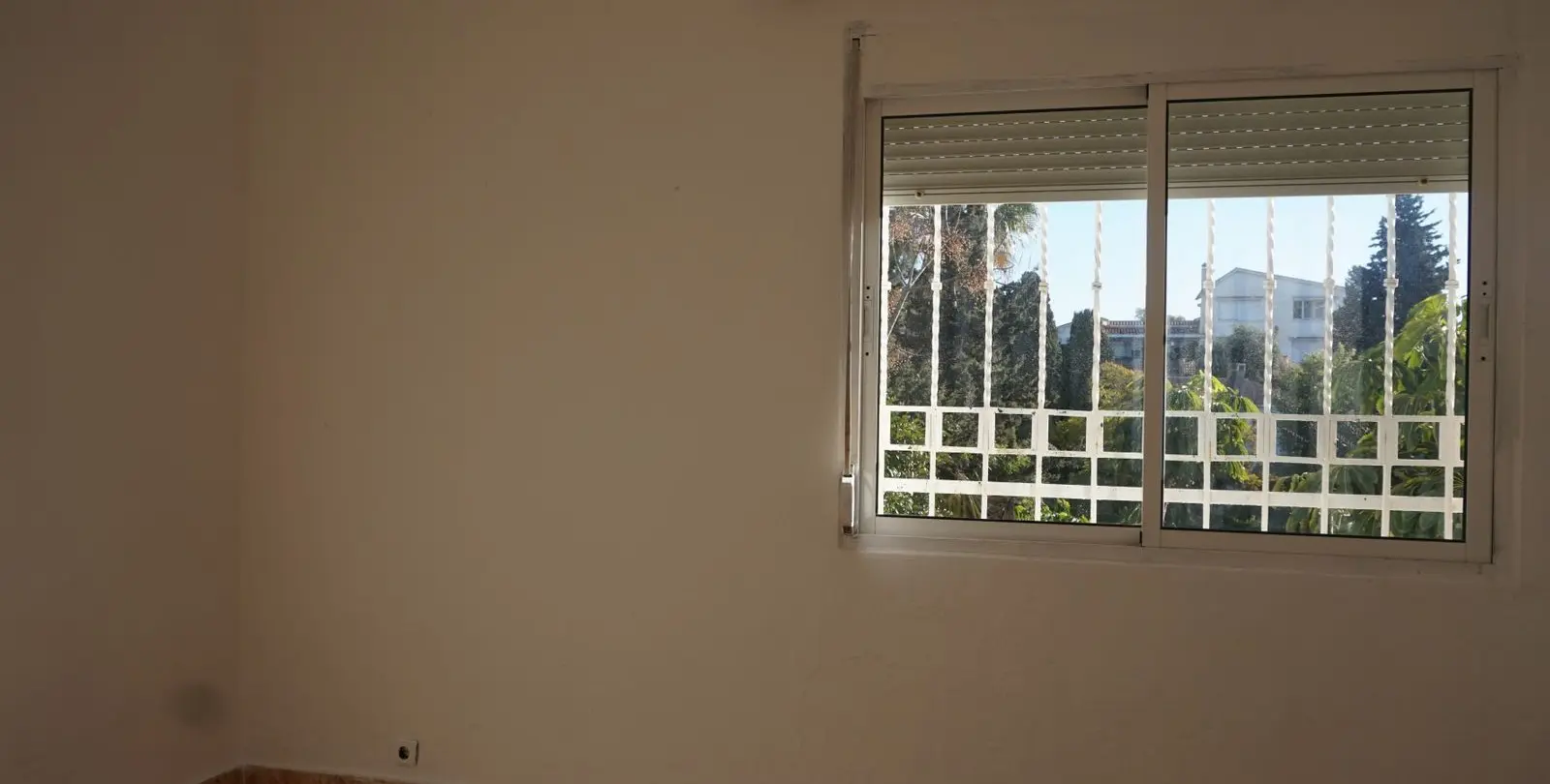 Sale of detached villa in Caleta de Vélez 32