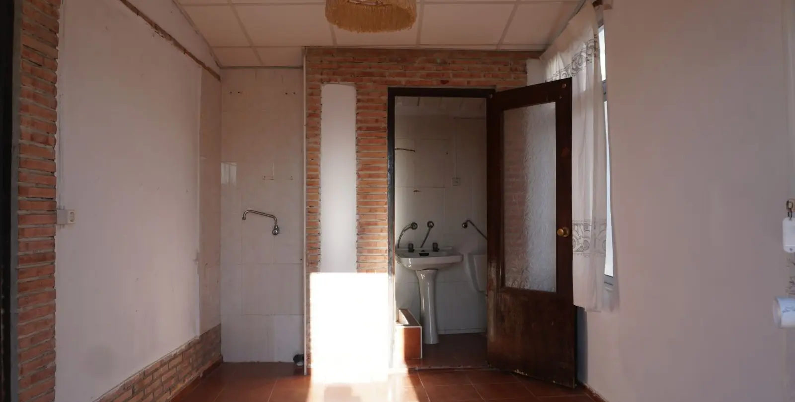 Sale of detached villa in Caleta de Vélez 37