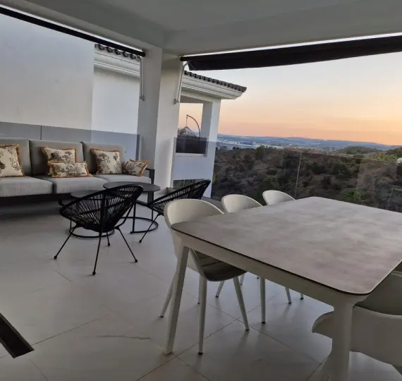 Apartamento en planta media R4411084