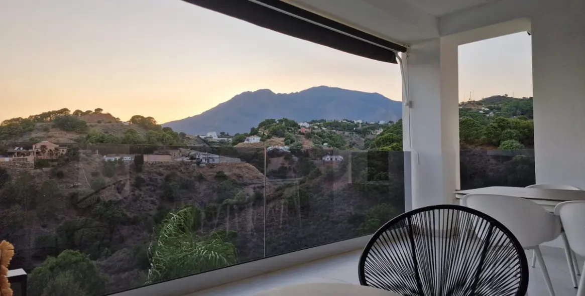 Продажа апартаментов на среднем этаже в Estepona (район Estepona) 3