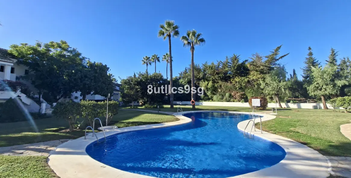 Sale of ground floor apartment in Nueva Andalucía 1