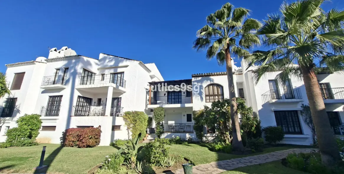 Sale of ground floor apartment in Nueva Andalucía 2