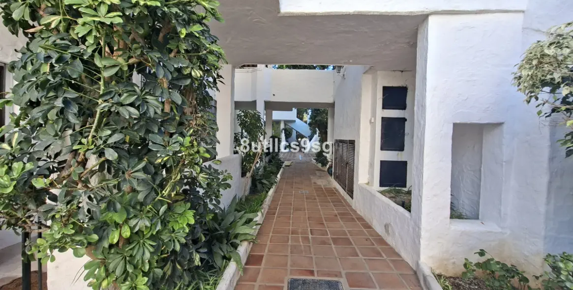 Sale of ground floor apartment in Nueva Andalucía 6