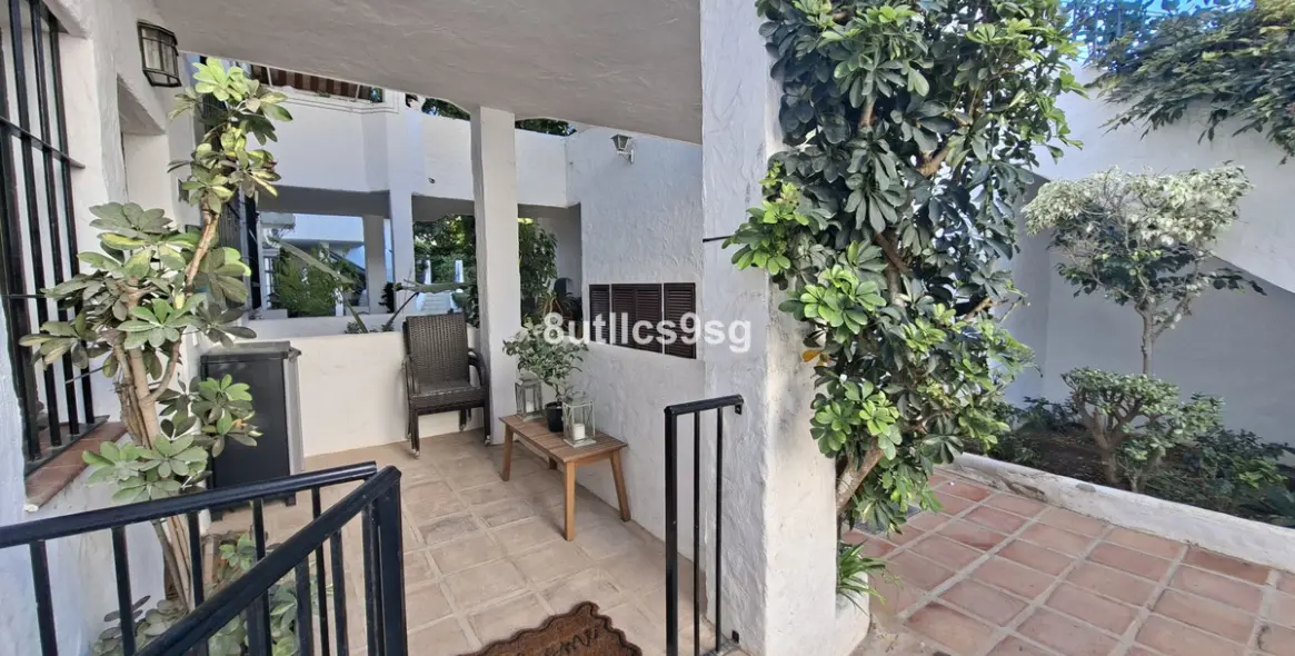 Sale of ground floor apartment in Nueva Andalucía 7