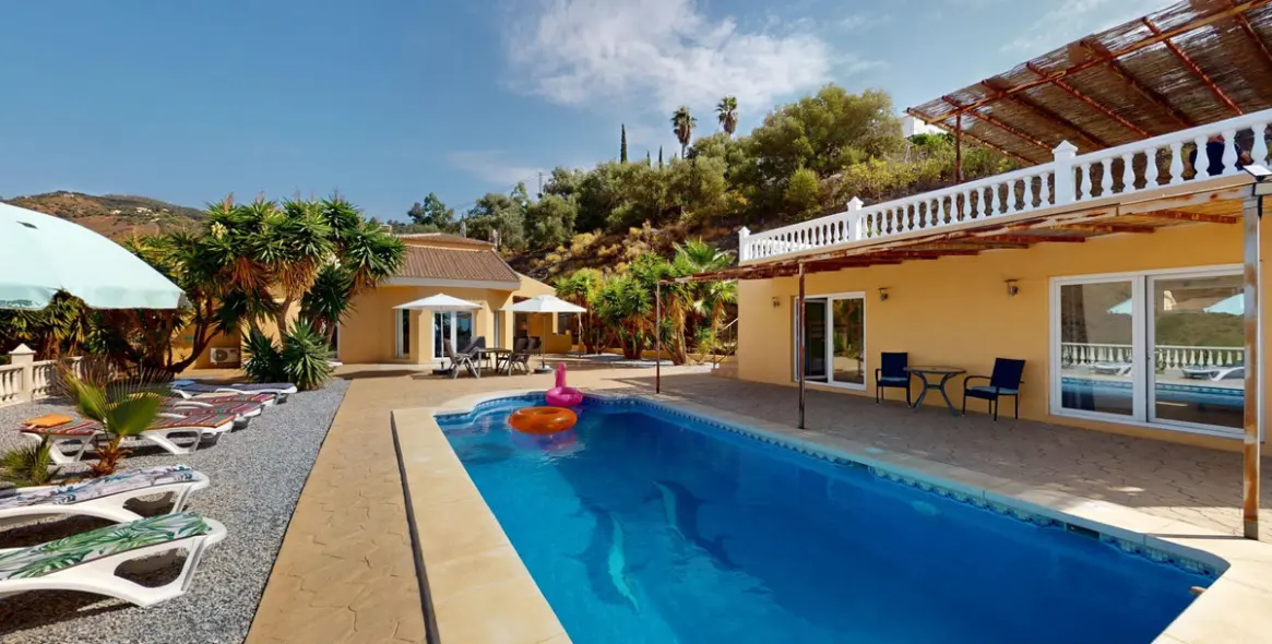 Sale of detached villa in Costa del Sol East 1