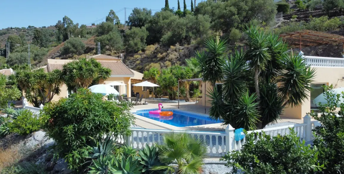 Sale of detached villa in Costa del Sol East 4