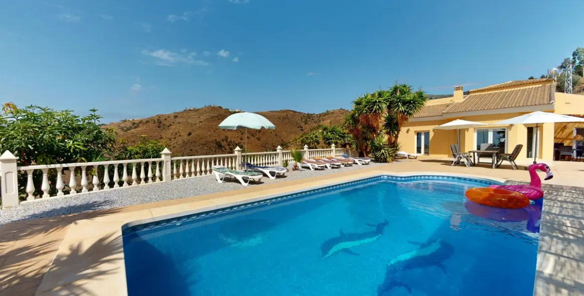 Sale of detached villa in Costa del Sol East 5