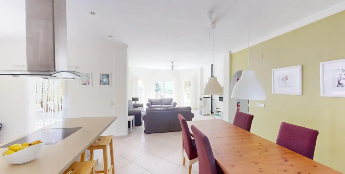 Sale of detached villa in Costa del Sol East 7