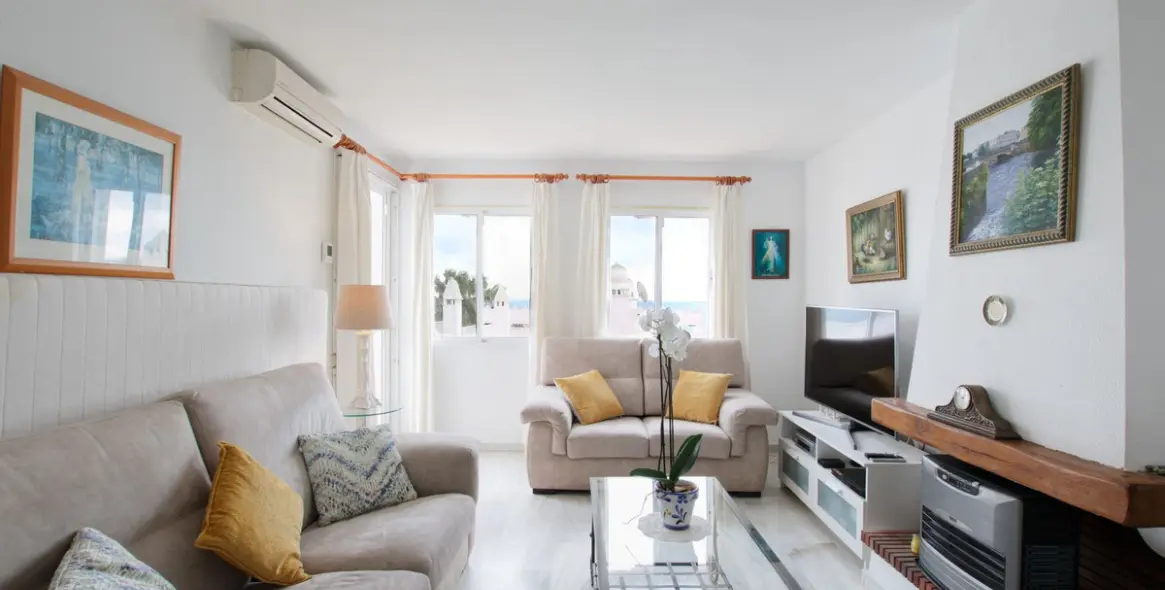 Sale of penthouse in Calahonda 2