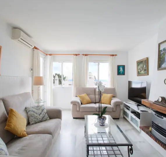 Sale of penthouse in Calahonda