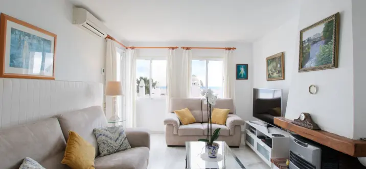 Sale of penthouse in Calahonda 1