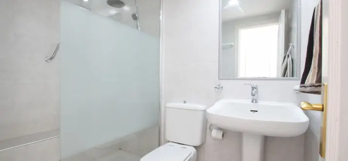 Sale of penthouse in Calahonda 2