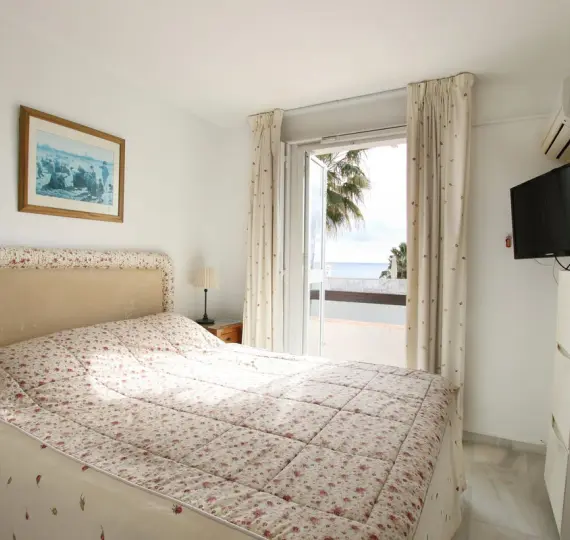 Sale of penthouse in Calahonda