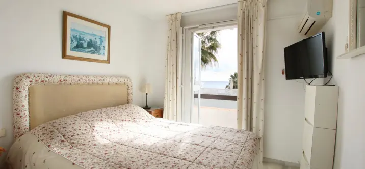 Sale of penthouse in Calahonda 3