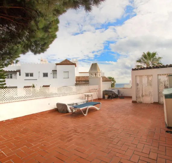 Sale of penthouse in Calahonda