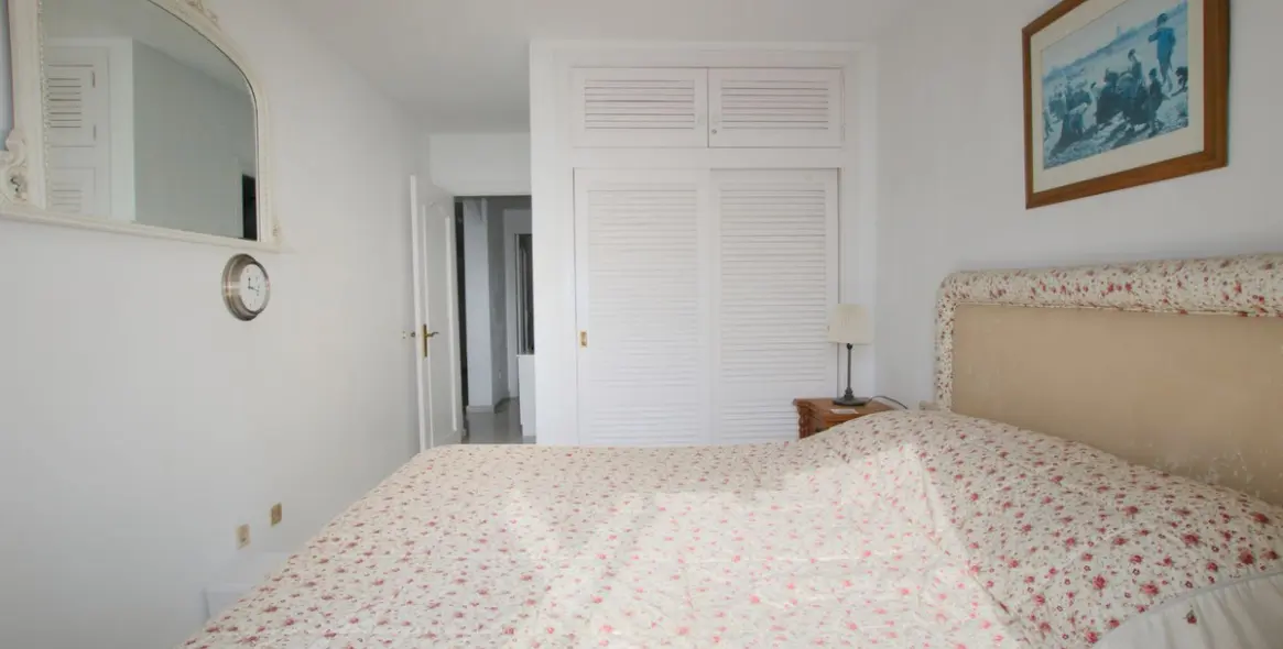 Sale of penthouse in Calahonda 8