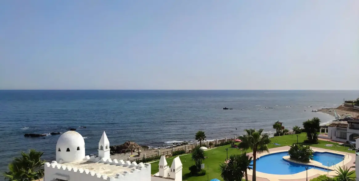 Sale of penthouse in Calahonda 9