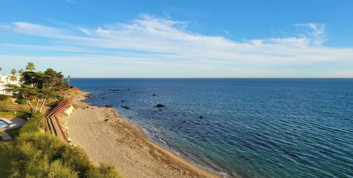 Sale of penthouse in Calahonda 11