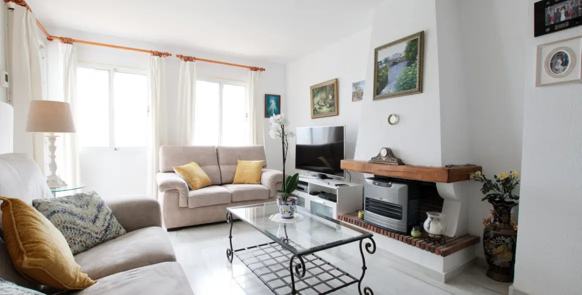 Sale of penthouse in Calahonda 13