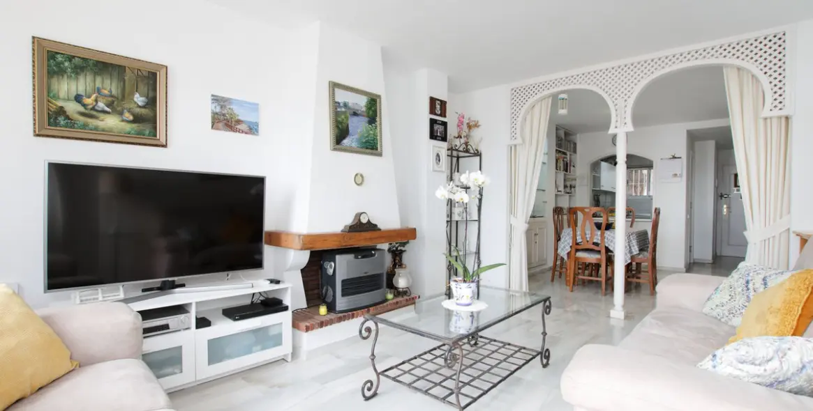 Sale of penthouse in Calahonda 15