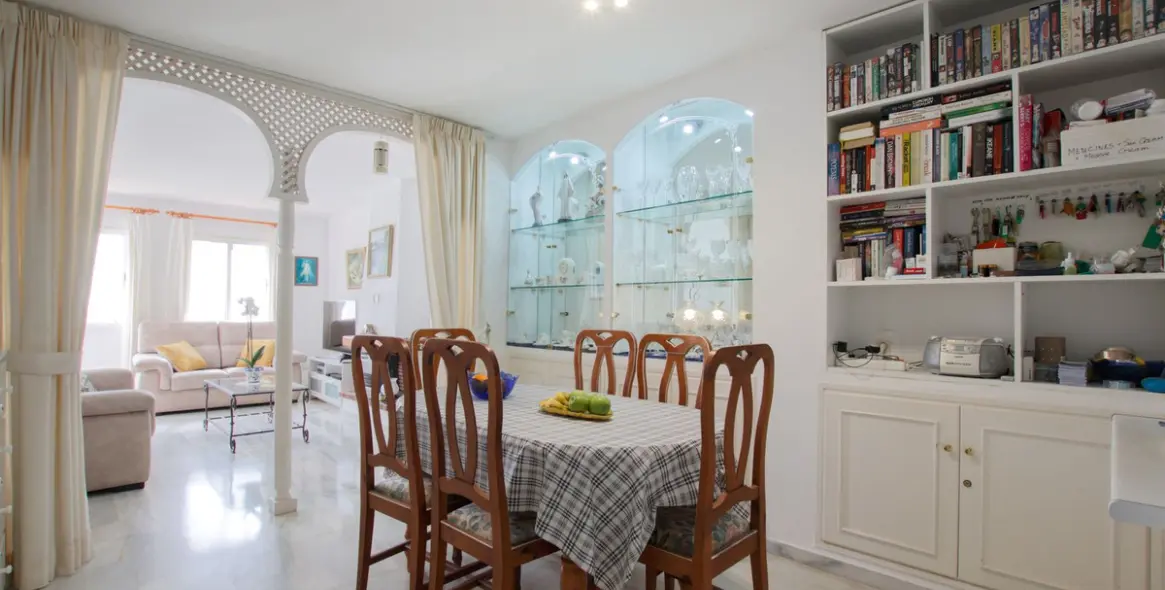 Sale of penthouse in Calahonda 19