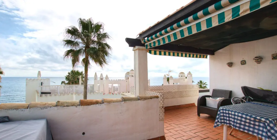 Sale of penthouse in Calahonda 21