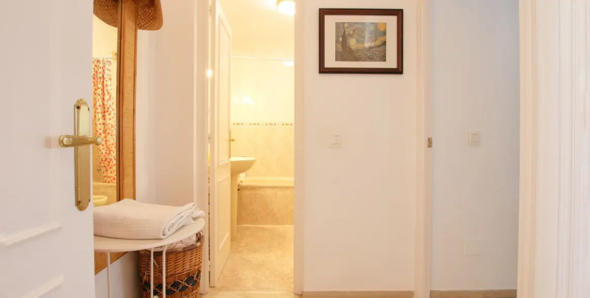 Sale of penthouse in Calahonda 23