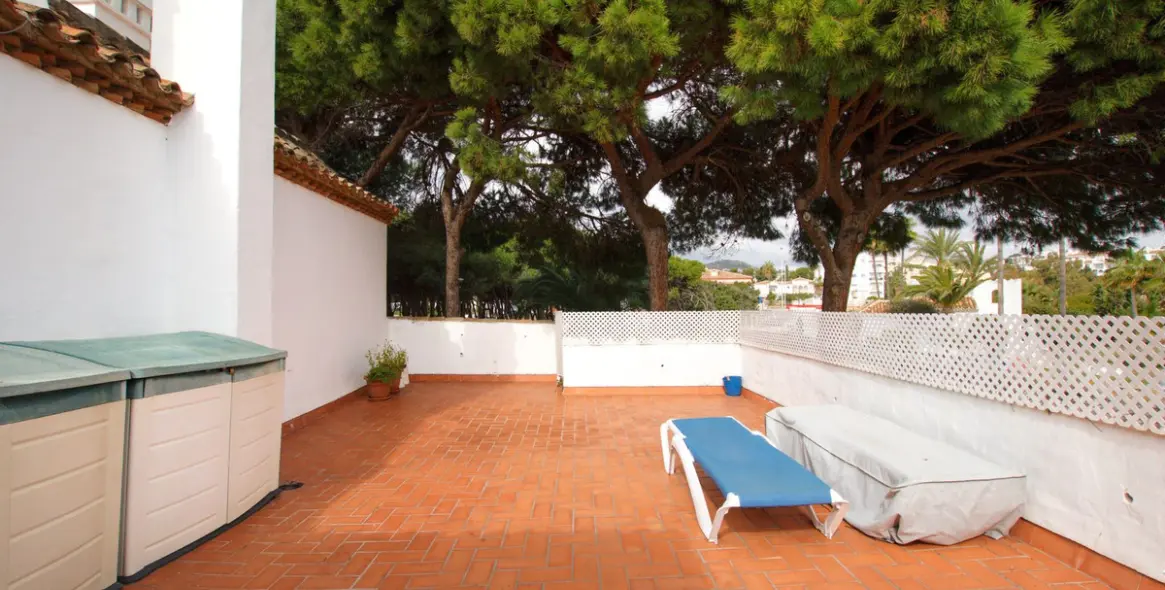 Sale of penthouse in Calahonda 24