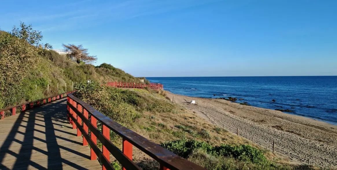 Sale of penthouse in Calahonda 25