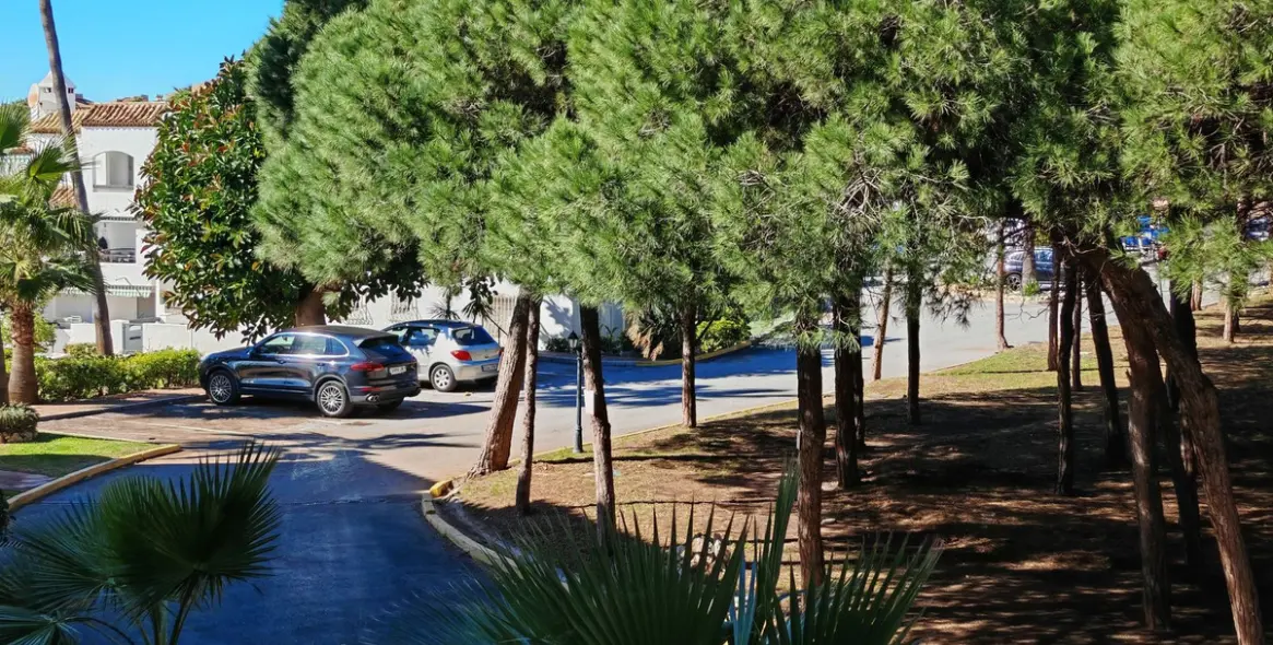 Sale of penthouse in Calahonda 26