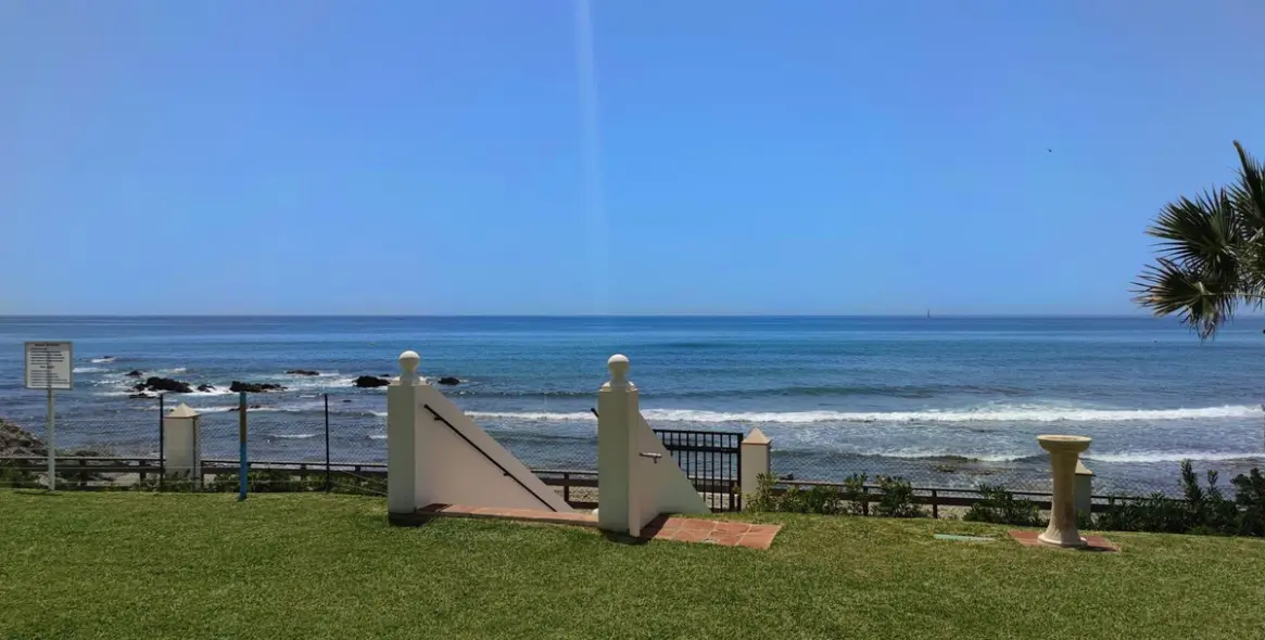 Sale of penthouse in Calahonda 28