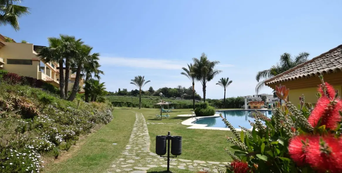 Sale of ground floor apartment in Nueva Andalucía 2