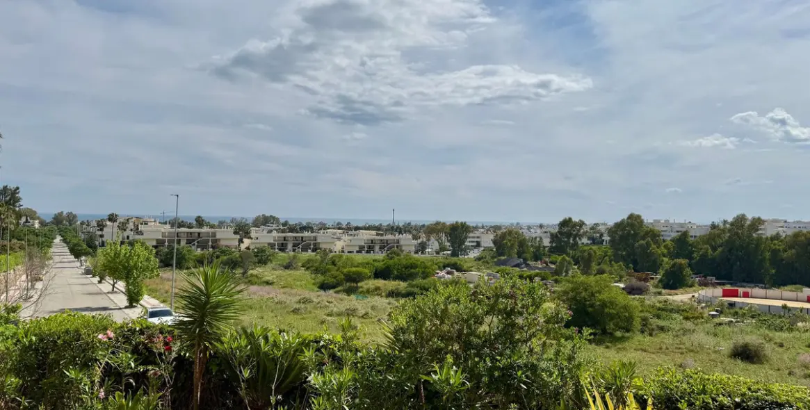 Sale of ground floor apartment in Nueva Andalucía 5