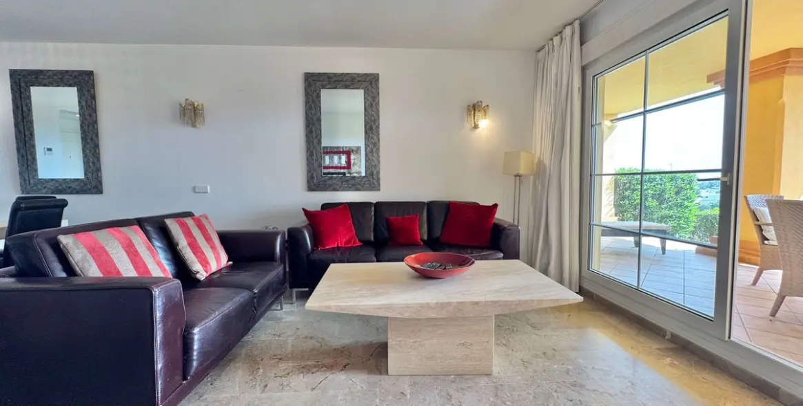 Sale of ground floor apartment in Nueva Andalucía 14