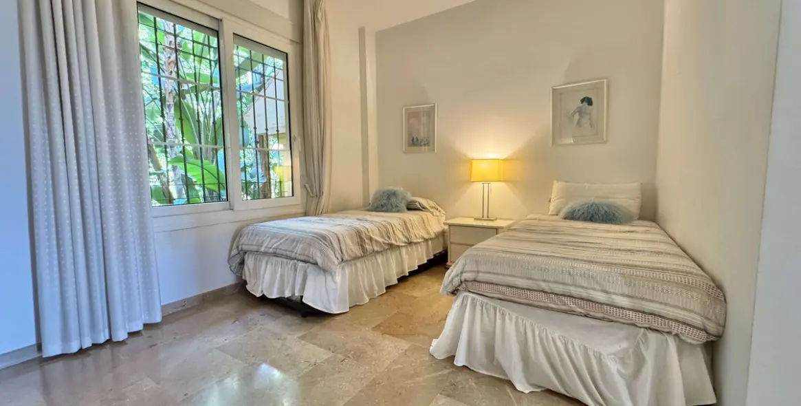 Sale of ground floor apartment in Nueva Andalucía 18