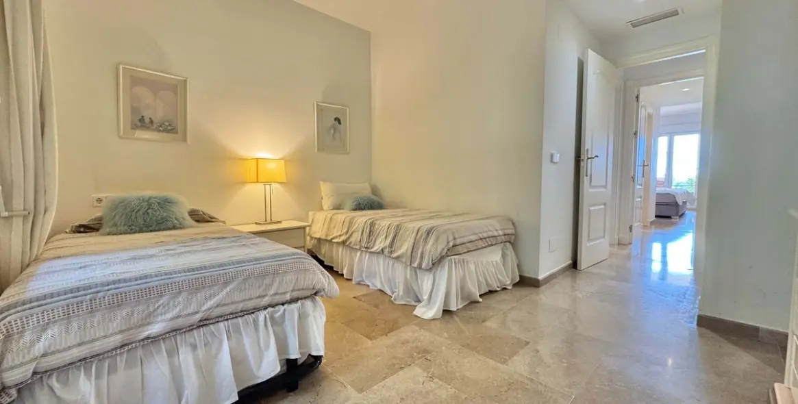 Sale of ground floor apartment in Nueva Andalucía 19