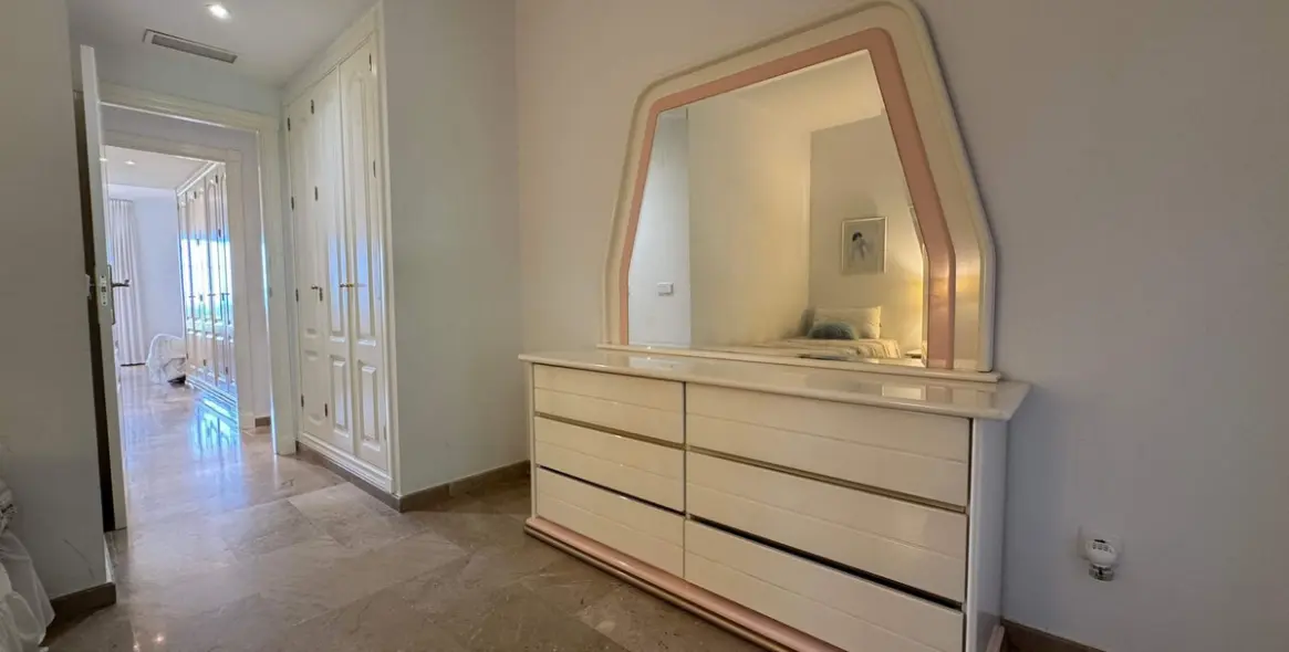 Sale of ground floor apartment in Nueva Andalucía 20