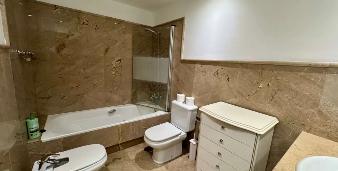 Продажа апартаментов на первом этаже в Nueva Andalucía 23