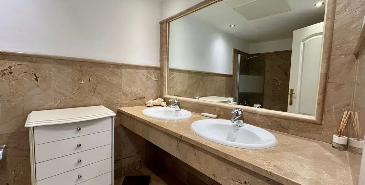 Продажа апартаментов на первом этаже в Nueva Andalucía 24