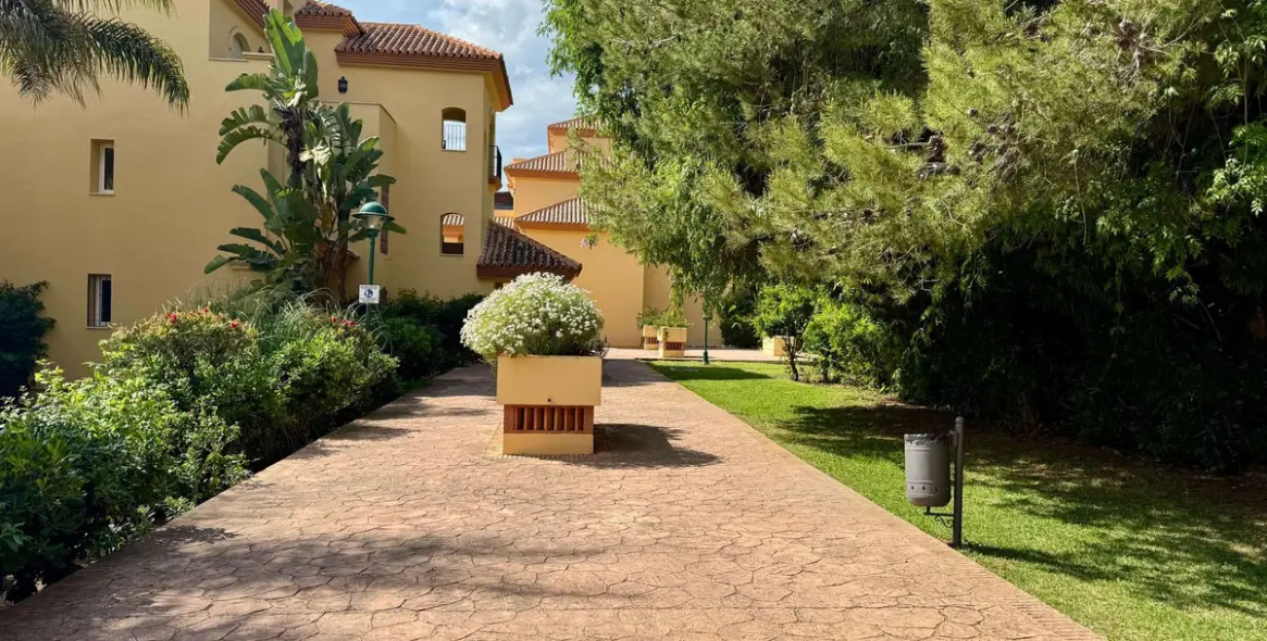 Продажа апартаментов на первом этаже в Nueva Andalucía 31