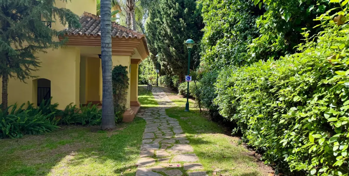 Продажа апартаментов на первом этаже в Nueva Andalucía 32