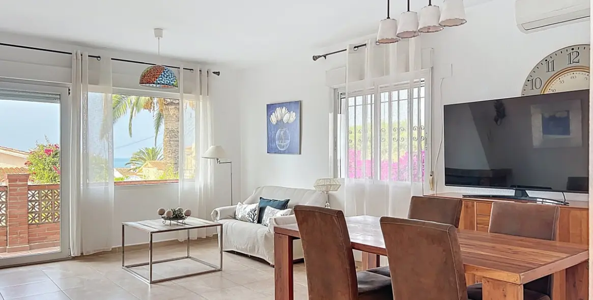 Sale of detached villa in Costa del Sol East 4