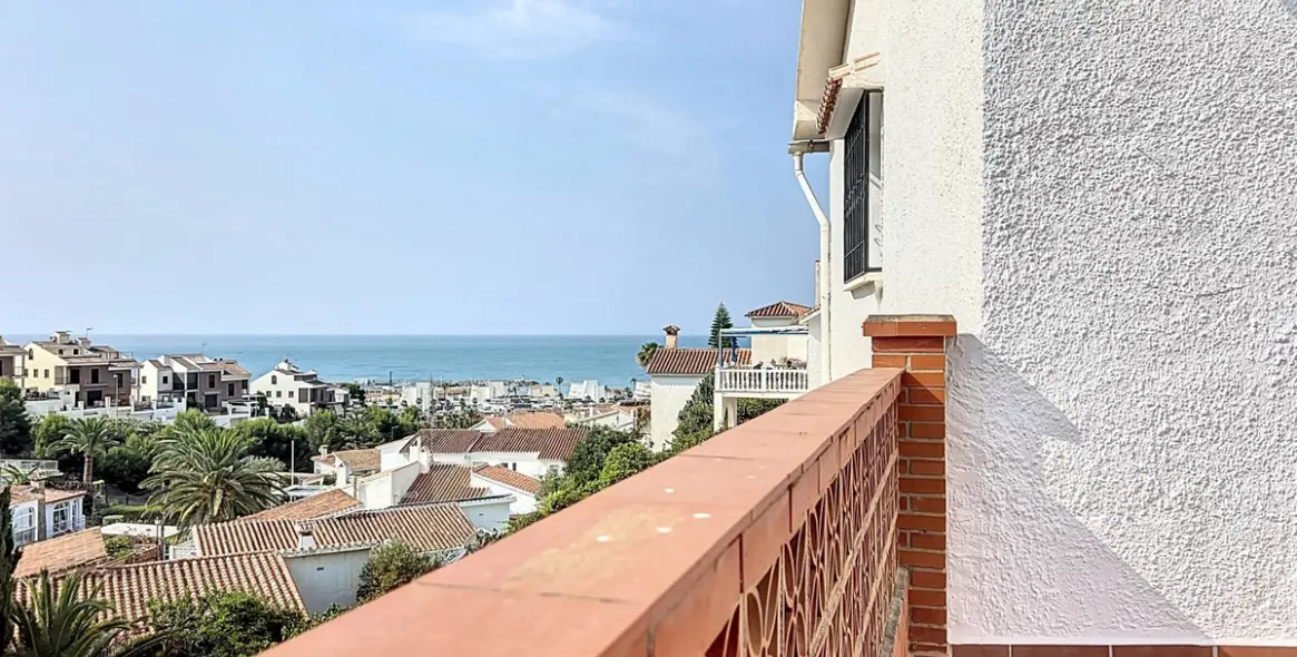 Sale of detached villa in Caleta de Vélez 12